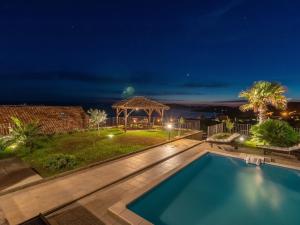Bazén v ubytovaní Holiday Home Villa Bugenvila by Interhome alebo v jeho blízkosti