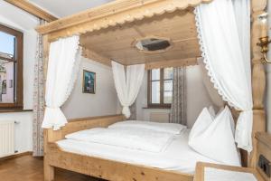 Posteľ alebo postele v izbe v ubytovaní Appartements Eppanerhof