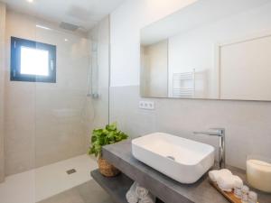 Kúpeľňa v ubytovaní Holiday Home Ca na Cati by Interhome