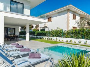 Bazén v ubytovaní Holiday Home Ca na Cati by Interhome alebo v jeho blízkosti
