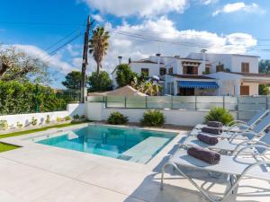 Bazén v ubytovaní Holiday Home Ca na Cati by Interhome alebo v jeho blízkosti