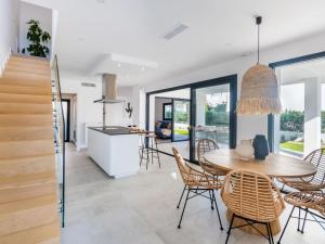 Kuchyňa alebo kuchynka v ubytovaní Holiday Home Ca na Cati by Interhome