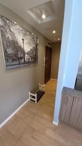 Televízia a/alebo spoločenská miestnosť v ubytovaní Apartament New Gdynia