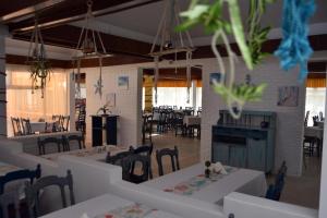 Reštaurácia alebo iné gastronomické zariadenie v ubytovaní Hotel Miorita Neptun
