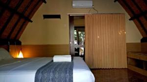 Giường trong phòng chung tại Pondok Windy