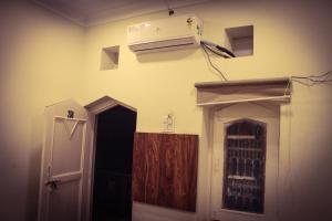 グワーリヤルにあるHotel Anand Palaceの温度の高い部屋