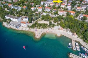 an aerial view of a beach with people in the water at Apartments Novoselic in Dramalj