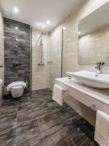 Bathroom sa Lagaria Luxury Rooms & Apartments