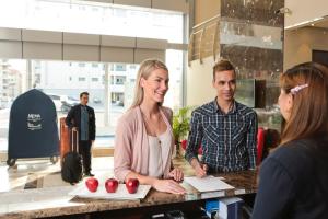 Hosté ubytování MENA ApartHotel Albarsha At The Mall + 61 fotografií