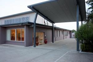a large building with a large window at Mackellar Motel in Gunnedah