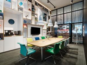 TV a/nebo společenská místnost v ubytování citizenM Seattle South Lake Union