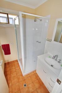 Kúpeľňa v ubytovaní Wangaratta Caravan Park
