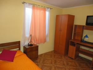 Кровать или кровати в номере Hostal Miramar