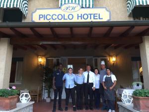Un restaurante o sitio para comer en Piccolo Hotel