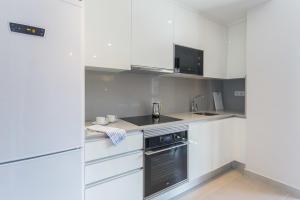 Kuchyňa alebo kuchynka v ubytovaní Apartamento Las Canteras Beachway