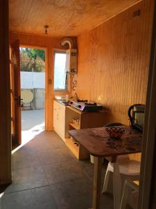 Una cocina o zona de cocina en Cabañas en Algarrobo Norte