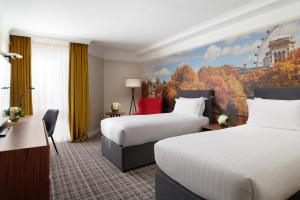 Letto o letti in una camera di Millennium Hotel and Conference Centre Gloucester London
