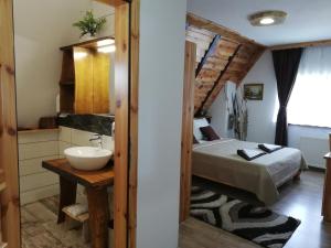Posteľ alebo postele v izbe v ubytovaní Rustic Lodge Plitvice