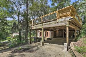 Aed väljaspool majutusasutust Charming Tallahassee Family Hideaway 5 Mi to FSU!