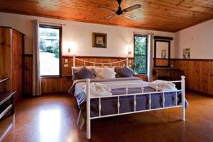 Ένα ή περισσότερα κρεβάτια σε δωμάτιο στο Montville Country Cabins