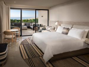 Postel nebo postele na pokoji v ubytování Alila Marea Beach Resort Encinitas, a Hyatt Resort