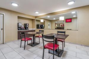 a restaurant with a table and chairs and a counter at Red Roof Inn Phoenix North - I-17 at Bell Rd in Phoenix