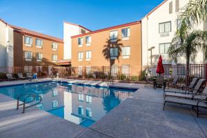 Kolam renang di atau dekat dengan Red Roof Inn Phoenix North - I-17 at Bell Rd