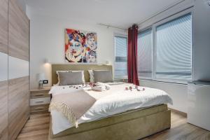 Postel nebo postele na pokoji v ubytování Villa Sunce + 37 fotografií