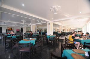 Restaurace v ubytování Melasti Beach Resort & Spa Legian