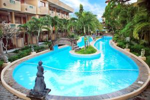 Bazén v ubytování Melasti Beach Resort & Spa Legian nebo v jeho okolí