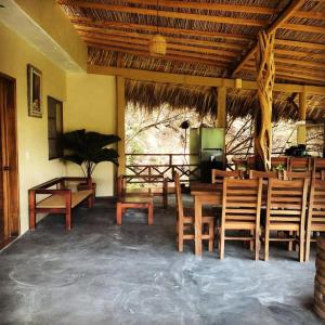 a dining room with a table and wooden chairs at Casa Yeé Lo Beé San Agustinillo in San Agustinillo
