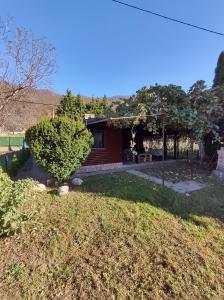 a house with a yard with a yard at Brvnara Maljkovic Drina 