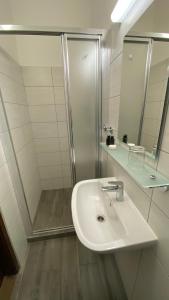 Koupelna v ubytování HOTEL CHATEAU ZAMEK CEJKOVICE