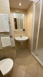 Koupelna v ubytování HOTEL CHATEAU ZAMEK CEJKOVICE