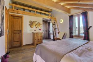 Postel nebo postele na pokoji v ubytování Balthazar The Loft by Villars Luxury