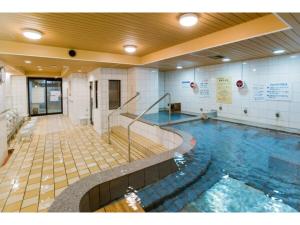 Hotel Taisei Annex - Vacation STAY 05189v tesisinde veya buraya yakın yüzme havuzu