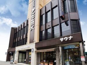 鹿児島市にあるHotel Taisei Annex - Vacation STAY 05189vの通りにある建物の店先