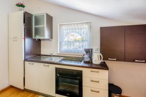 Kuchyňa alebo kuchynka v ubytovaní Apartments Marissimo