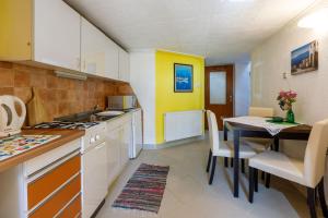Kuchyňa alebo kuchynka v ubytovaní Apartments SENKA