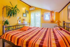 Posteľ alebo postele v izbe v ubytovaní Apartments SENKA