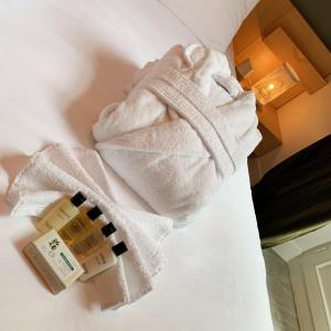 Ліжко або ліжка в номері Suite Cosy Flat - Hyper-Centre avec sauna privatif