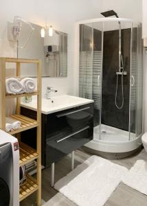 Ванна кімната в Suite Cosy Flat - Hyper-Centre avec sauna privatif