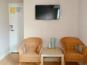 TV a/nebo společenská místnost v ubytování XDZ Hotel + 18 fotografií