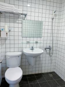 Koupelna v ubytování XDZ Hotel