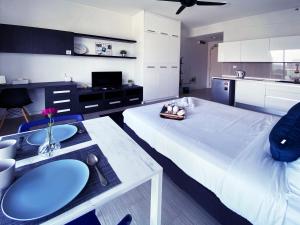 Kuchyň nebo kuchyňský kout v ubytování Lily & Loft - The Grand Sofo, Petaling Jaya