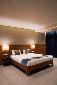 Postel nebo postele na pokoji v ubytování Cosmique Clarks Inn Suites Goa