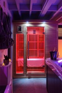 Afbeelding uit fotogalerij van Romance Spa lofts haut de gamme avec sauna in Le Havre