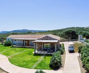 a house with a truck parked in the yard at Villa Nicoletta in Santa Teresa Gallura
