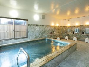 a large bathroom with a large swimming pool at Maizuru Grand Hotel in Maizuru