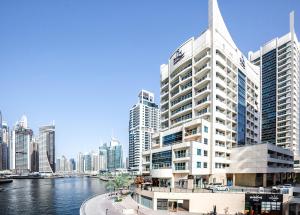 Gallery image of Stylish 2BD with great view in Marina View Tower in Dubai
